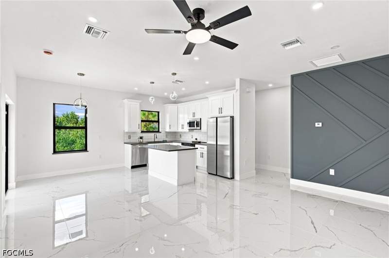 3 bedroom SingleFamilyResidence at 2818 13th St SW, Lehigh Acres, Lehigh Acres — photo 2
