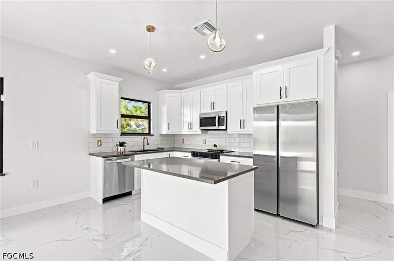 3 bedroom SingleFamilyResidence at 2818 13th St SW, Lehigh Acres, Lehigh Acres — photo 4