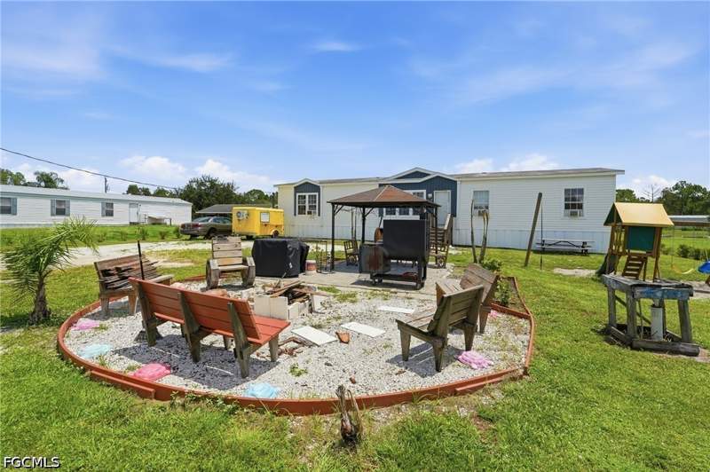 4 bedroom ManufacturedHome at 3621 Dustin Dr, Labelle, Labelle — photo 3