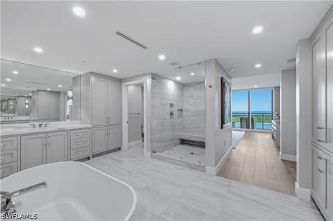 13935 Old Coast Rd 1604, Naples FL - photo 17 of 39