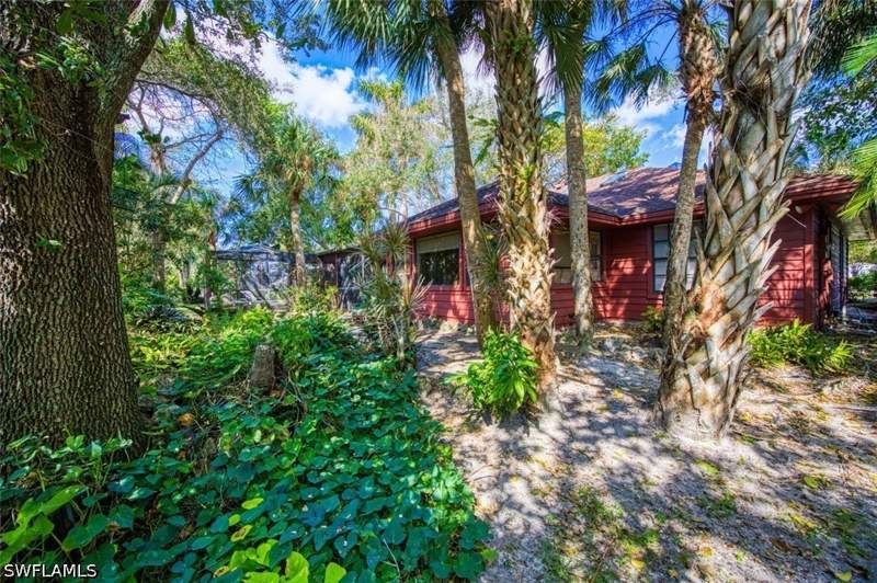 3 bedroom SingleFamilyResidence at 2490 Outrigger Ln, River Reach, Naples — photo 2