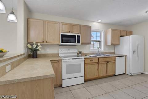 254 Leawood Cir, Naples FL - photo 9 of 28