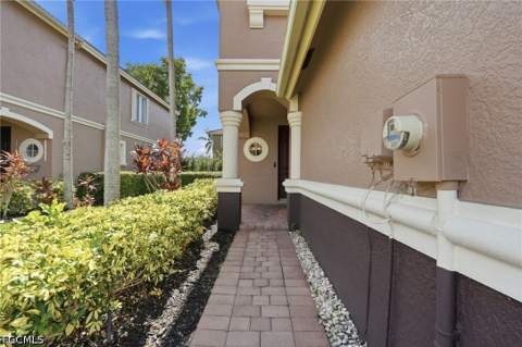 9829 Roundstone Cir, Fort Myers FL - photo 6 of 50