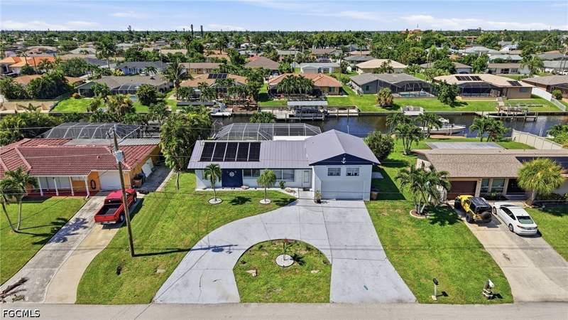 4 bedroom SingleFamilyResidence at 1421 SE 29th Ter, Cape Coral, Cape Coral — photo 3