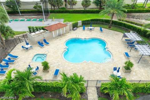 6022 Westbourgh Dr, Naples FL - photo 20 of 32