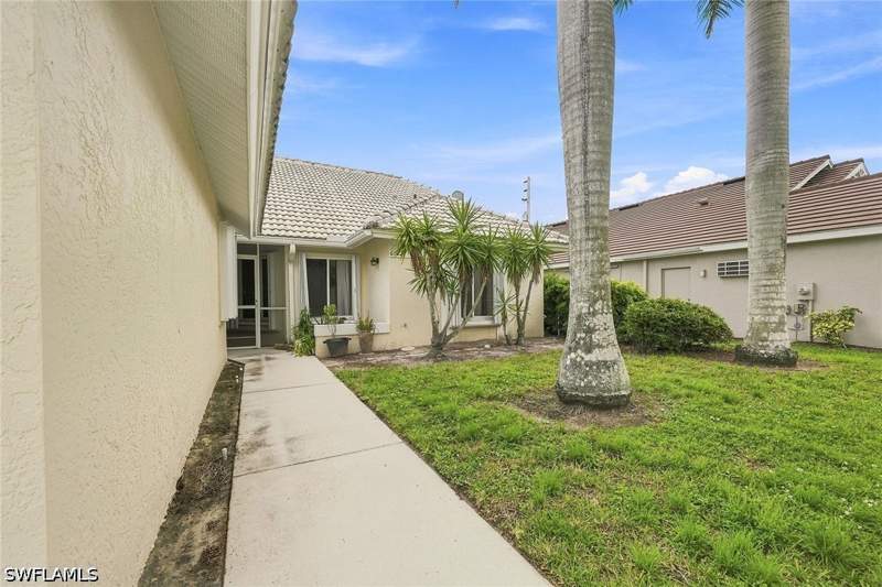 3 bedroom SingleFamilyResidence at 6022 Westbourgh Dr, Royal Wood, Naples — photo 4