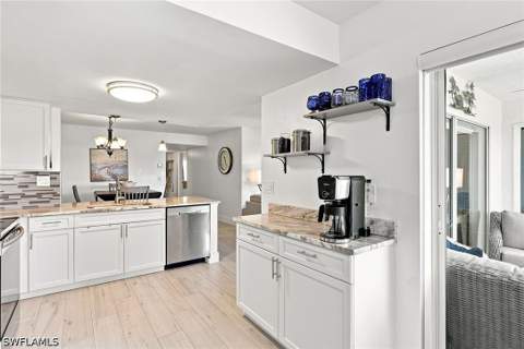 7360 Glenmoor Ln 205, Naples FL - photo 10 of 50