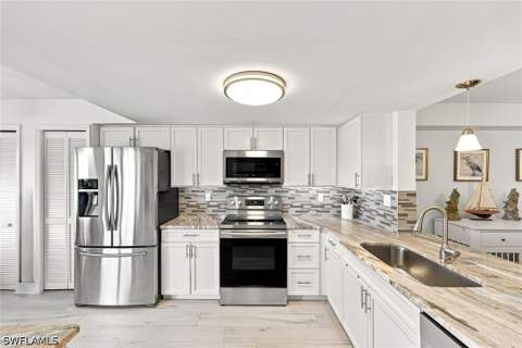7360 Glenmoor Ln 205, Naples FL - photo 12 of 50