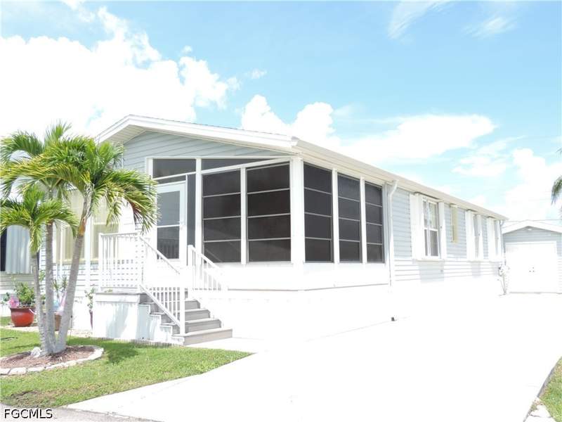 2 bedroom ManufacturedHome at 20701 Garden Dr, Mariners Cove, Estero — photo 2