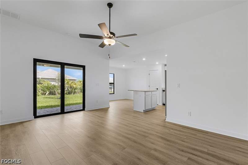 3 bedroom SingleFamilyResidence at 2503 51st St SW, Mirror Lakes, Lehigh Acres — photo 4