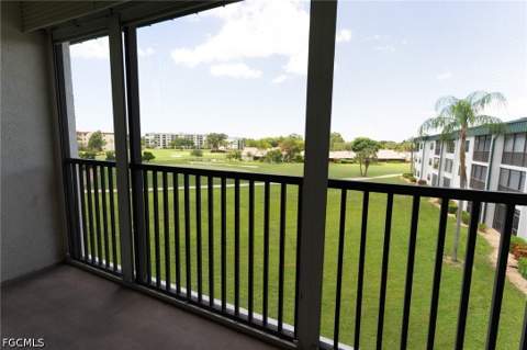 1747 Pebble Beach Dr 302, Fort Myers FL - photo 7 of 30