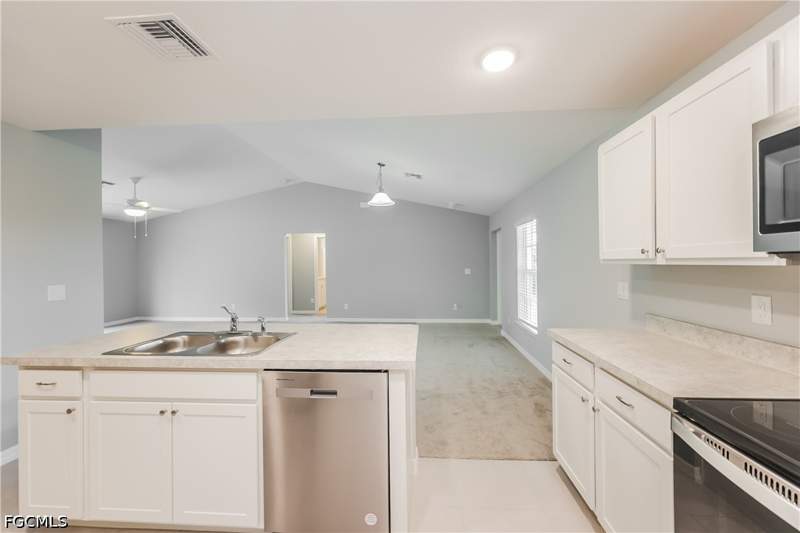 3 bedroom SingleFamilyResidence at 2915 66th St W, Lehigh Acres, Lehigh Acres — photo 5