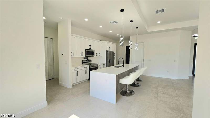 4 bedroom SingleFamilyResidence at 812 Hibiscus Ave, Lehigh Acres, Lehigh Acres — photo 4
