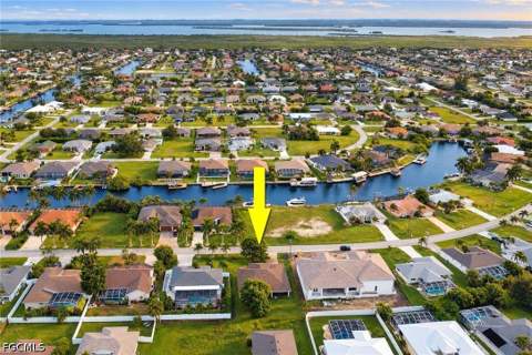 3401 SW 25th Pl, Cape Coral FL - photo 6 of 22