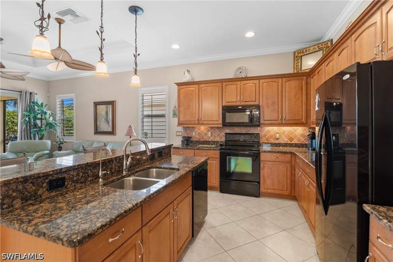 3 bedroom SingleFamilyResidence at 10428 Materita Dr, Materita, Fort Myers — photo 2