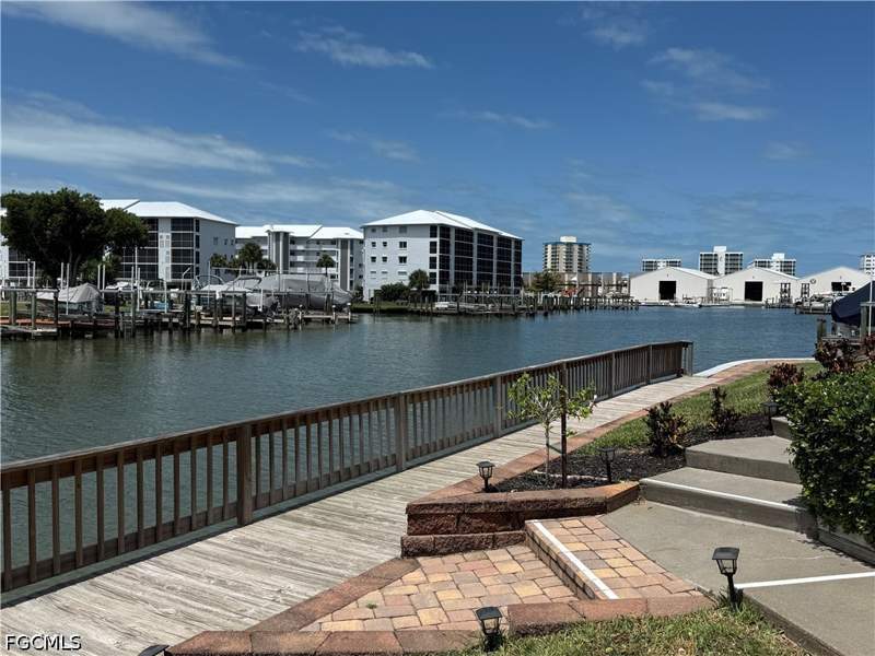 1 bedroom Condominium at 200 Lenell Rd 326, Estero Island Yacht & Racquet Club Condo, Fort Myers Beach — photo 2