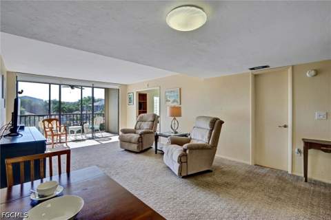4240 Steamboat Bend 303, Fort Myers FL - photo 7 of 39