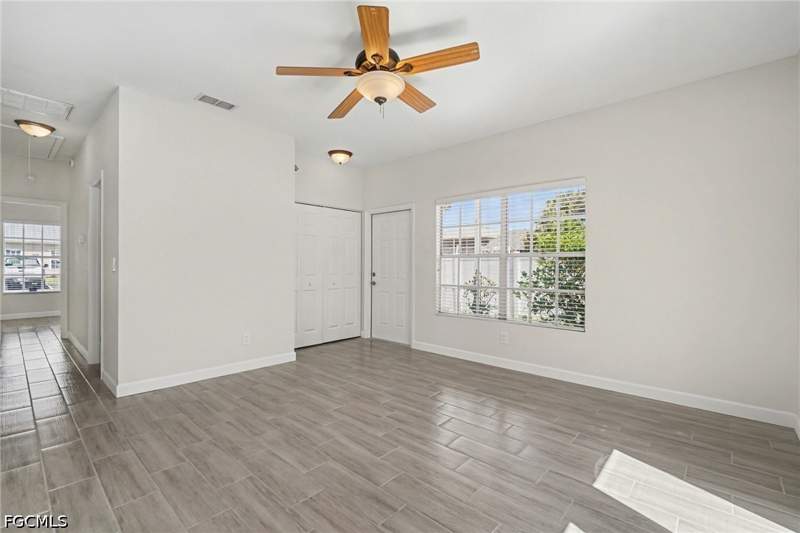 2 bedroom Townhouse at 6081 Lake Front Dr, Island Park Woods, Fort Myers — photo 5