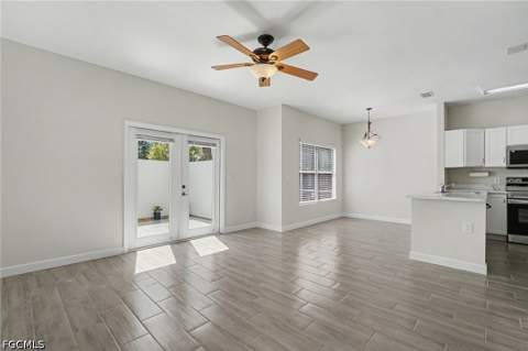 6081 Lake Front Dr, Fort Myers FL - photo 8 of 37