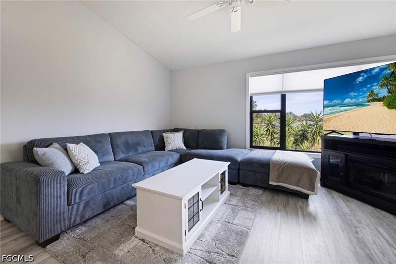 2 bedroom Condominium at 5805 Trailwinds Dr 326, Oakmont Village, Fort Myers — photo 3