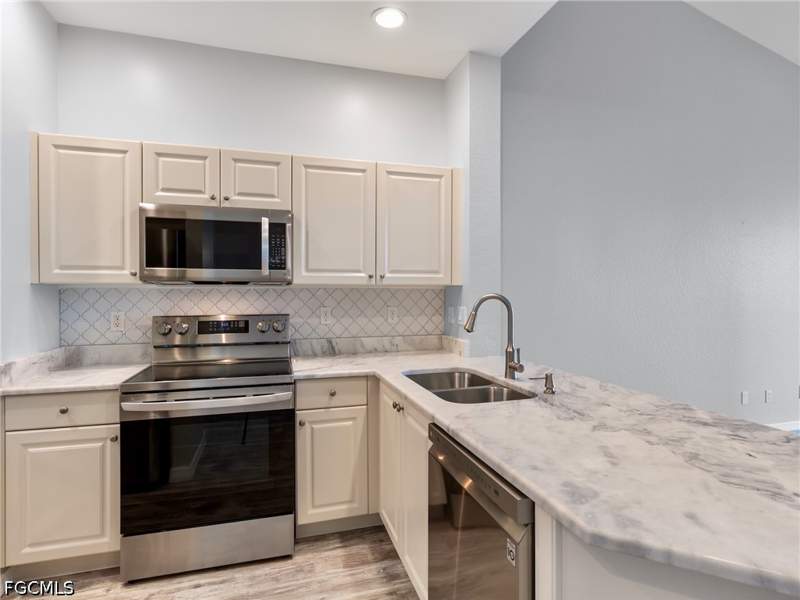 3 bedroom Condominium at 4231 Liron Ave 202, Province Park, Fort Myers — photo 4