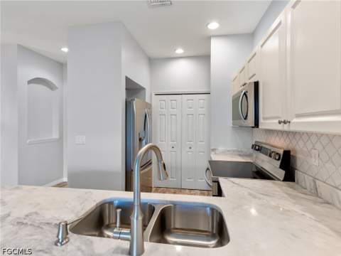 4231 Liron Ave 202, Fort Myers FL - photo 7 of 31