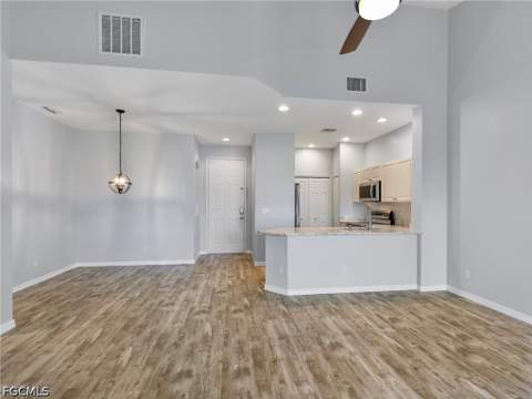 4231 Liron Ave 202, Fort Myers FL - photo 8 of 31