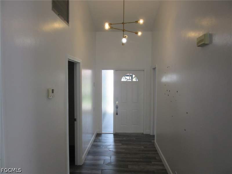 3 bedroom SingleFamilyResidence at 6656 Wakefield Dr, Villas Four, Fort Myers — photo 3