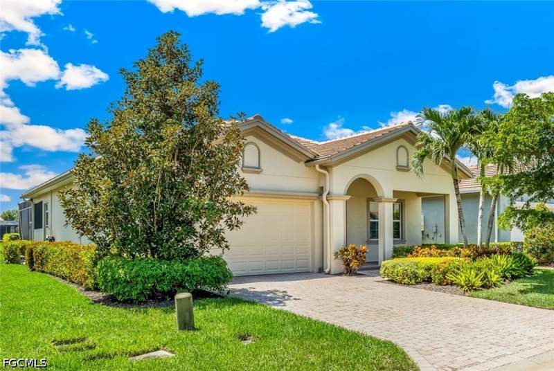 2 bedroom SingleFamilyResidence at 12764 Fairway Cove Ct, Fairway Cove, Fort Myers — photo 2