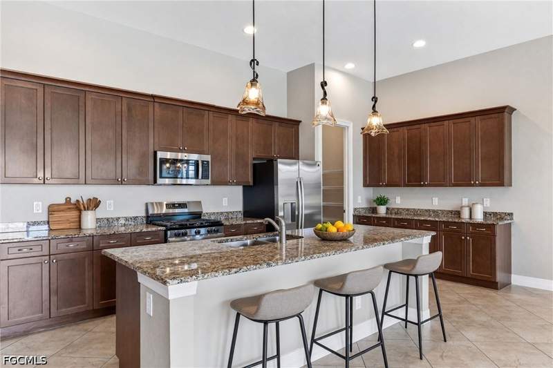 2 bedroom SingleFamilyResidence at 12764 Fairway Cove Ct, Fairway Cove, Fort Myers — photo 3