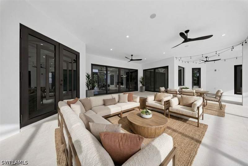 5 bedroom SingleFamilyResidence at 522 17th St SW, Golden Gate Estates, Naples — photo 5