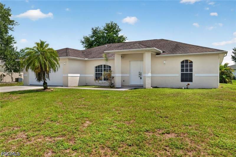 3 bedroom SingleFamilyResidence at 228 Ambury St, Lehigh Acres, Fort Myers — photo 2