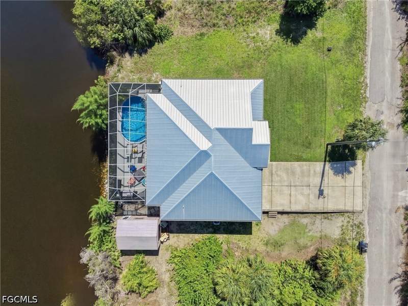 2 bedroom SingleFamilyResidence at 3400 Coquina Ln, St James City, St James City — photo 2