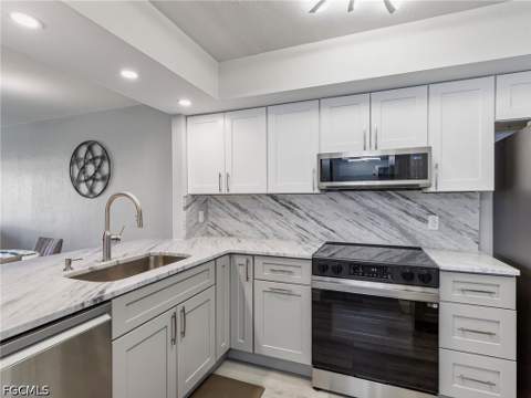 5471 Peppertree Dr 7, Fort Myers FL - photo 13 of 36