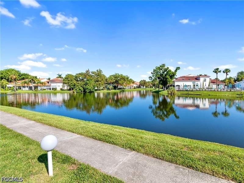 2 bedroom Condominium at 5471 Peppertree Dr 7, Cardinal Cove, Fort Myers — photo 3