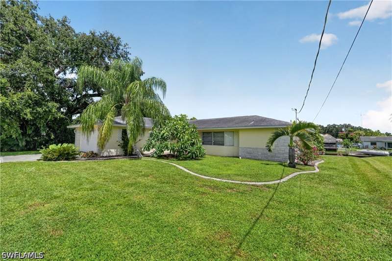 3 bedroom SingleFamilyResidence at 13512 Caribbean Blvd, Fort Myers Shores, Fort Myers — photo 2