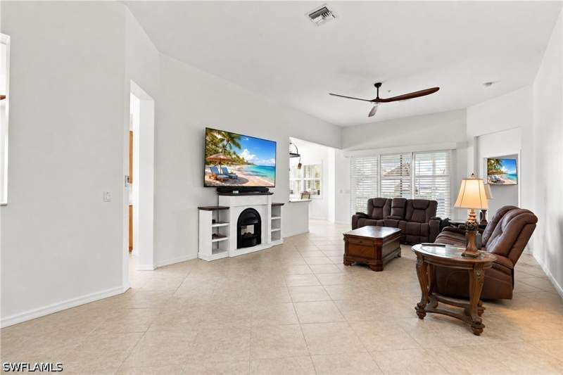 3 bedroom Condominium at 16560 Goldenrod Ln 201, Ashton Oaks, Alva — photo 4