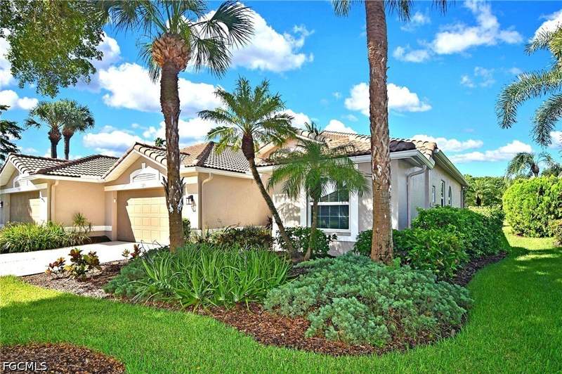 2 bedroom Attached at 10256 Sago Palm Way, Lakemont, Fort Myers — photo 2