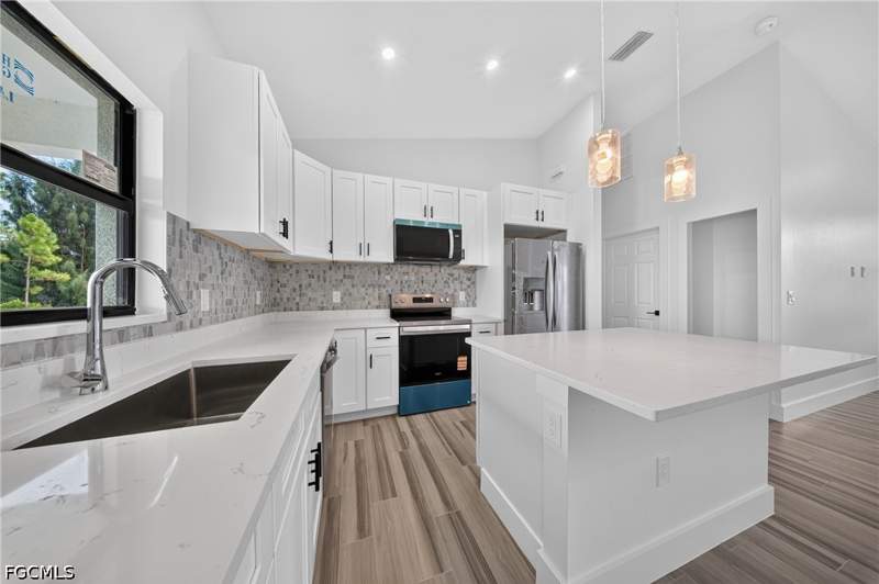 4 bedroom SingleFamilyResidence at 3403 NE 13th Ave, Cape Coral, Cape Coral — photo 5