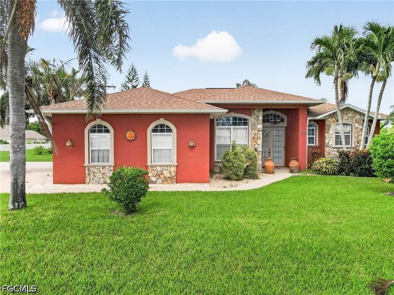3 bedroom SingleFamilyResidence at 129 SW 13th Ter, Cape Coral, Cape Coral — photo 2