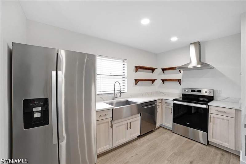 2 bedroom SingleFamilyResidence at 1160 Michigan Ave, Bad Axe, Naples — photo 4