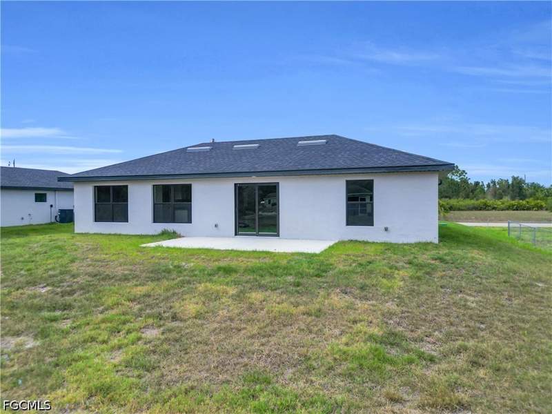 3 bedroom SingleFamilyResidence at 823 McKinley Ave, Lehigh Acres, Lehigh Acres — photo 4