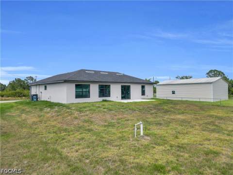 823 McKinley Ave, Lehigh Acres FL - photo 6 of 36