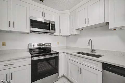 638 NE 15th Ct, Cape Coral FL - photo 10 of 39