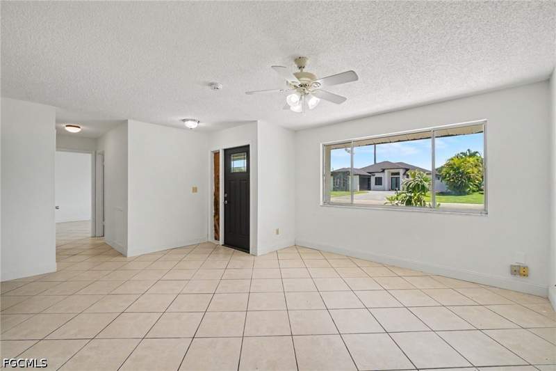 2 bedroom SingleFamilyResidence at 638 NE 15th Ct, Cape Coral, Cape Coral — photo 4