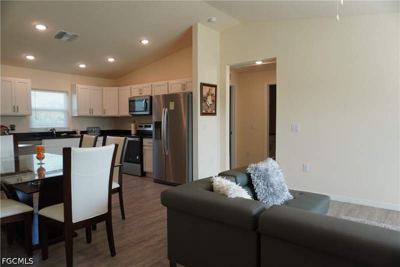 3 bedroom SingleFamilyResidence at 108 Dublin Cir, Banyan Village, Labelle — photo 3