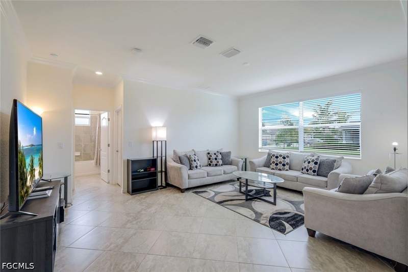 5 bedroom SingleFamilyResidence at 4234 Bluegrass Dr, Castalina, Fort Myers — photo 4