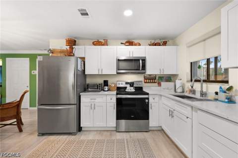 1051 Palm Ave 112, North Fort Myers FL - photo 7 of 32
