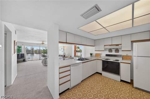 16200 Bay Pointe Blvd 208, North Fort Myers FL - photo 11 of 37