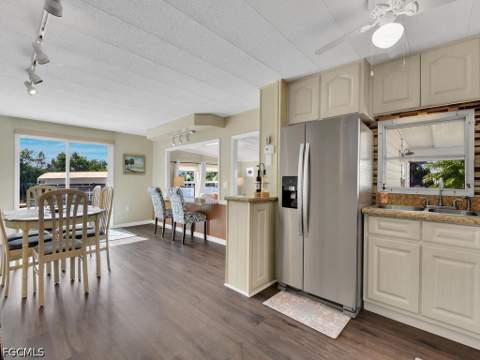 37 Channel Ln, Fort Myers FL - photo 10 of 42